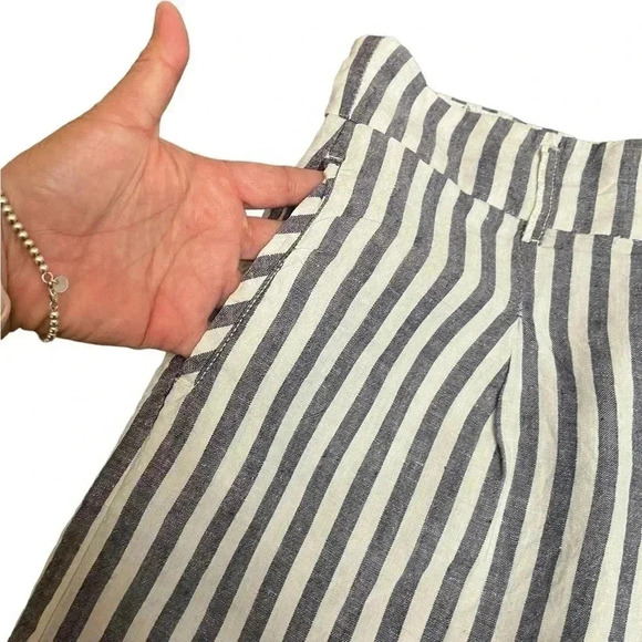 Cynthia Rowley High Waisted 100% Linen Shorts White Blue Pleated Striped Size 12 - Picture 5 of 12